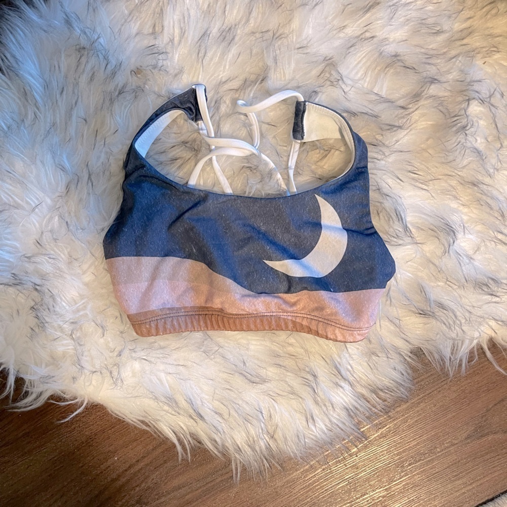 💕💕ONZIE SPORTS BRA SIZE S/M💕💕